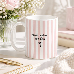 Pastellrosa gestreifter personalisierter Schleifen Kaffeetasse
