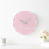 Pastellrosa mit weißer Skriptsignatur - minimal Große Wanduhr (Zuhause)