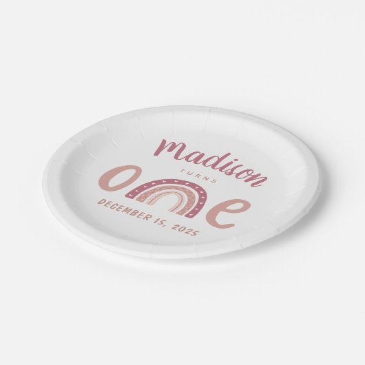 Pastellrosa Regenbogen Ihr Name wird ein Geburtsta Pappteller (Schrägansicht)