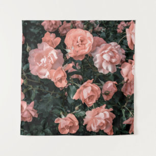 Pastellrosa Rosen, die im Garten in weichem Li wac Wandteppich