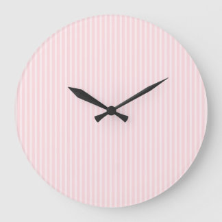Pastellrosa Streifen. Große Wanduhr