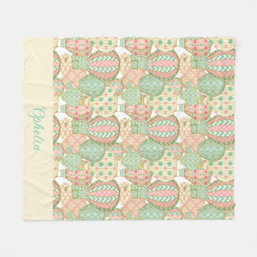 Pastellrosa und Blaue Heißluftballons mit Namen Fleecedecke (Vorderseite (Horizontal))