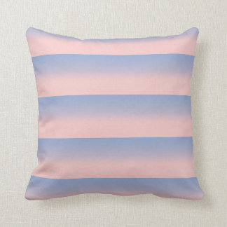 Pastellrosa und Himmelblau gestreifte Orange Kissen