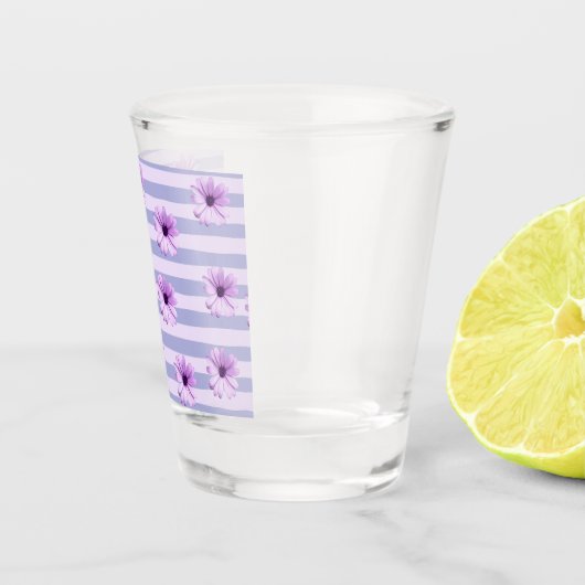 Pastellstreifen-Muster mit Daisis Schnapsglas (Rechts)