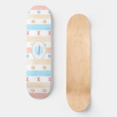 Pastellstreifen - Paw-Prints, blaue Blume, rosa Bo Skateboard (Vorderseite)