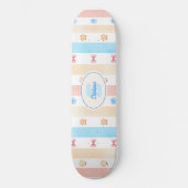 Pastellstreifen - Paw-Prints, blaue Blume, rosa Bo Skateboard (Vorderseite)