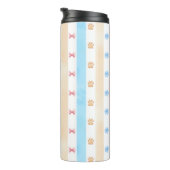 Pastellstreifen - Paw-Prints, blaue Blume, rosa Bo Thermosbecher (Nach rechts gedreht)