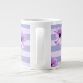Pastellstreifenmuster mit Gänseblümchen Jumbo-Tasse (Rückseite)