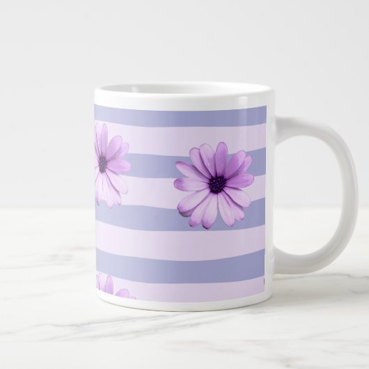 Pastellstreifenmuster mit Gänseblümchen Jumbo-Tasse (Rechts)