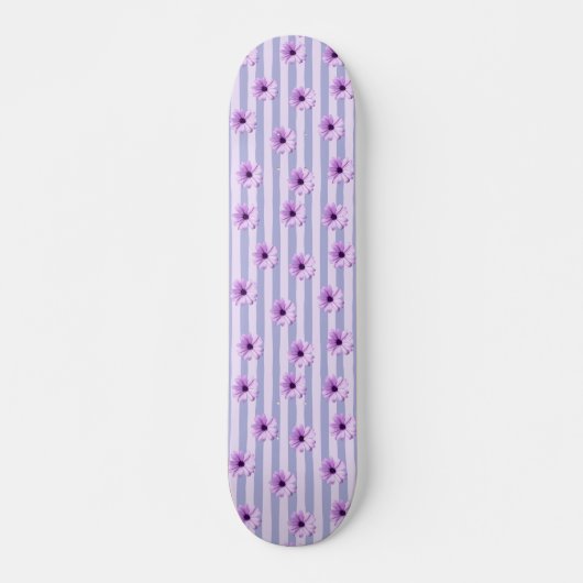 Pastellstreifenmuster mit Gänseblümchen Skateboard (Vorne)