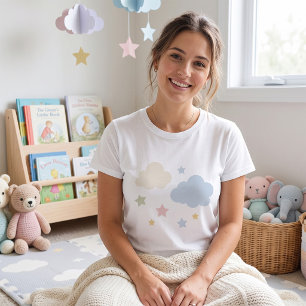 Pastellwolken und Sterne Baby Shower T-Shirt