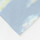 Pastelwolken auf hellblauen fleecedecke (Ecke)