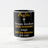Pastor Because Hardcore Devil Stomping Ninja Zweifarbige Tasse (Mittel)