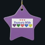 Pastoren Ehefrau GH Keramikornament<br><div class="desc">Farbenfrohe gingham herzen Motiv auf speziellen Ornamenten für die Ehefrau Ihres Lieblings Pastor's.  Schön zu Weihnachten,  Geburtstag,  Wertschätzung.</div>