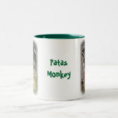Patas Monkey auf Weiß Zweifarbige Tasse (Mittel)