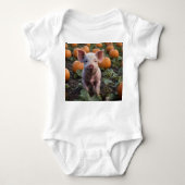 **"Patch of Joy: A Happy Baby Pig Under Pumpkins"* Baby Strampler (Vorderseite)