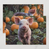 **"Patch of Joy: A Happy Baby Pig Under Pumpkins"* Einladung (Vorne/Hinten)