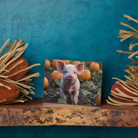 **"Patch of Joy: A Happy Baby Pig Under Pumpkins"* Fotoplatte (Seite)