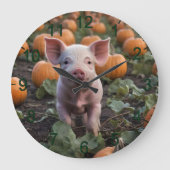 **"Patch of Joy: A Happy Baby Pig Under Pumpkins"* Große Wanduhr (Vorderseite)