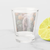 **"Patch of Joy: A Happy Baby Pig Under Pumpkins"* Schnapsglas (Rückseite)