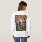 **"Patch of Joy: A Happy Baby Pig Under Pumpkins"* Sweatshirt (Schwarz voll)