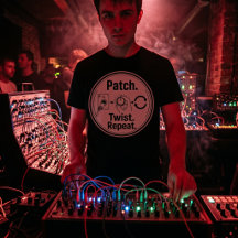 Patch Twist Repeat. – Modular-Synthesizer
