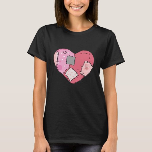 Patched Heart Goth T-Shirt (Vorderseite)