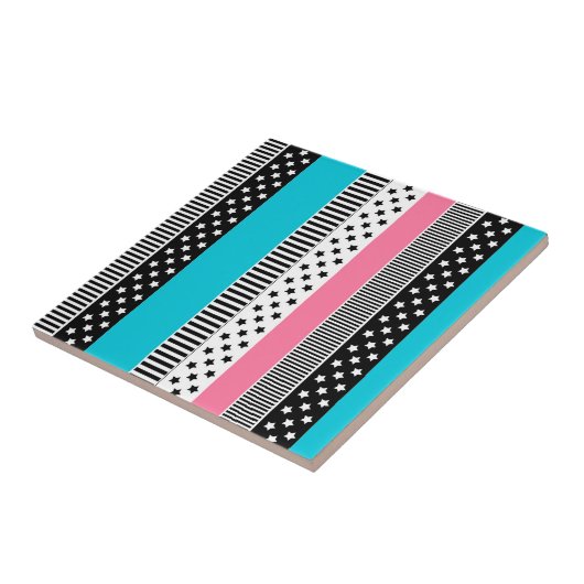 Patchwork aus mehrfarbigen Streifen aus Stoff i Fliese (Seite)