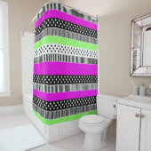 Patchwork aus schwarz-weiß und neonfarbenen Streif Duschvorhang (Beispiel)