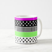 Patchwork aus schwarz-weiß und neonfarbenen Streif Kaffeetasse (VorderseiteRechts)