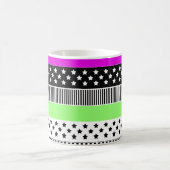 Patchwork aus schwarz-weiß und neonfarbenen Streif Kaffeetasse (Mittel)
