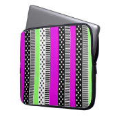 Patchwork aus schwarz-weiß und neonfarbenen Streif Laptopschutzhülle (Vorderseite Links)