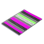 Patchwork aus schwarz-weiß und neonfarbenen Streif Notizblock (Linke Seite)