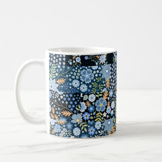 Patchwork Blaue Blumen: Nahtlose Stoffe. Kaffeetasse (Links)