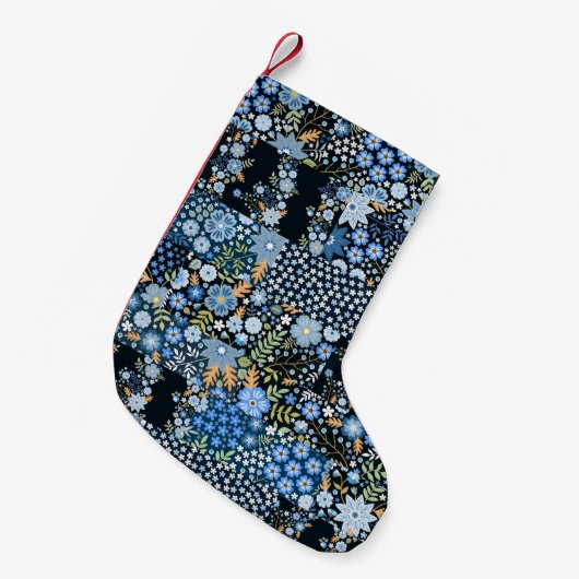 Patchwork Blaue Blumen: Nahtlose Stoffe. Kleiner Weihnachtsstrumpf (Vorderansicht (hängend))