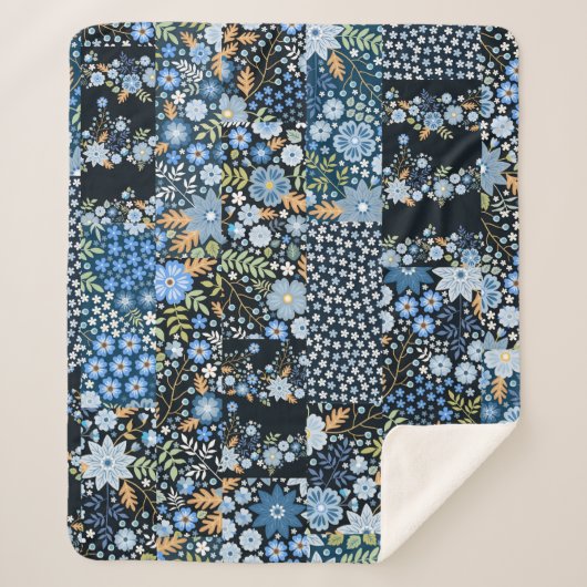 Patchwork Blaue Blumen: Nahtlose Stoffe. Sherpadecke (Vorderseite)
