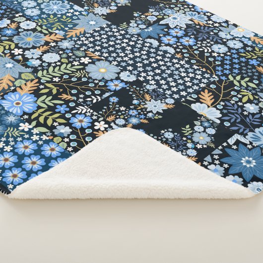 Patchwork Blaue Blumen: Nahtlose Stoffe. Sherpadecke (3/4)