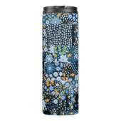 Patchwork Blaue Blumen: Nahtlose Stoffe. Thermosbecher (Rückseite)