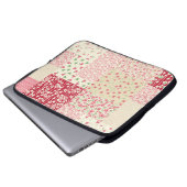 Patchwork Blumen: Handgezeichnete Ornamente. Laptopschutzhülle (Vorne Knopf)