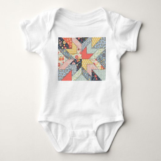 Patchwork-Blumen: Vintage-Ornament Baby Strampler (Vorderseite)