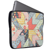 Patchwork-Blumen: Vintage-Ornament Laptopschutzhülle (Vorne Rechts)