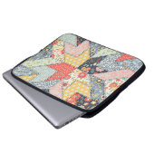 Patchwork-Blumen: Vintage-Ornament Laptopschutzhülle (Vorne Knopf)