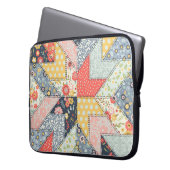 Patchwork-Blumen: Vintage-Ornament Laptopschutzhülle (Vorderseite Links)