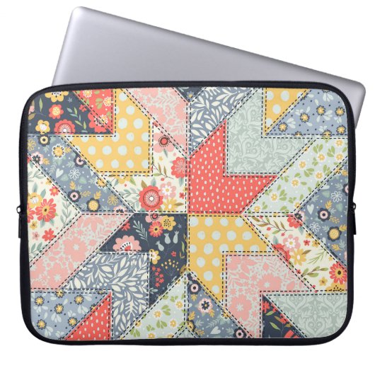 Patchwork-Blumen: Vintage-Ornament Laptopschutzhülle (Vorderseite)