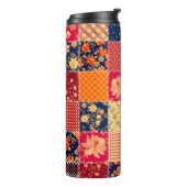Patchwork-Charme: Blumen und geometrische Mischung Thermosbecher (Nach links gedreht)
