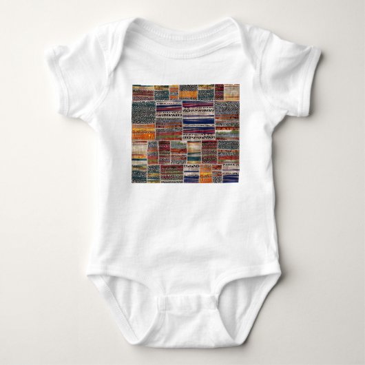 Patchwork-Collage: gemustertes Quiltmuster. Baby Strampler (Vorderseite)