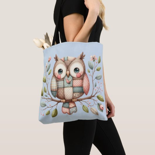 Patchwork-Eule im märchenhaften Wald Tasche (Von Nahem)