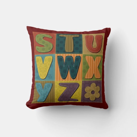 Patchwork Hintergrund mit Alphabet Muster Kissen (Vorderseite)