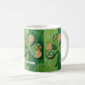Patchwork-Kleeblätter St. Patrick's Day Kaffeetasse (VorderseiteRechts)