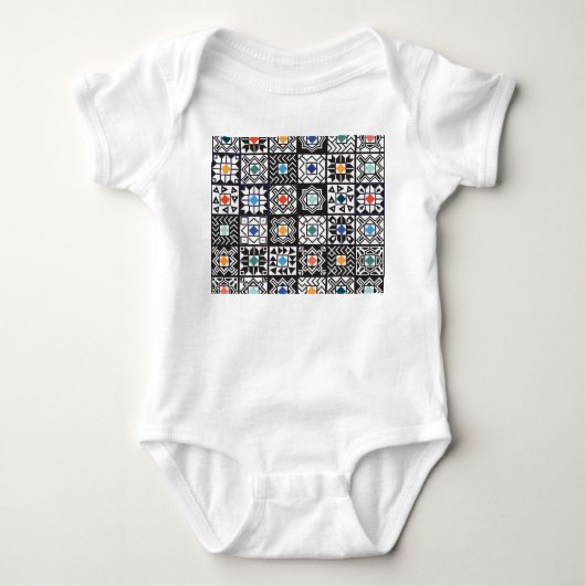 Patchwork Maori: Ethnisches Teppichdesign. Baby Strampler (Vorderseite)
